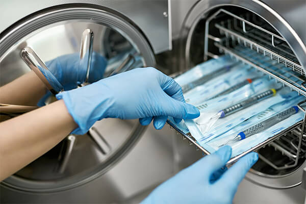 徹底した感染予防で清潔な診察空間